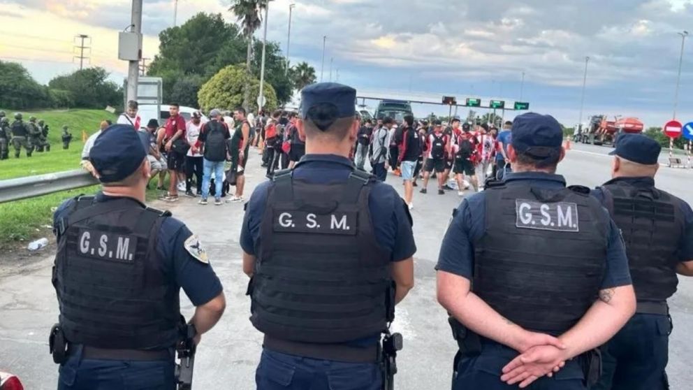La barra de River en Córdoba: armas blancas, estupefacientes y 75 personas que NO INGRESARON al Kempes