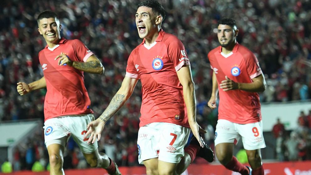 Argentinos barrió a Platense y es líder de su zona en la Copa de la Liga: Grazzini tiembla en el Calamar