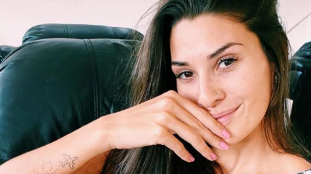 Ivana Nadal se visti� totalmente de rosa y con un accesorio s�per sensual