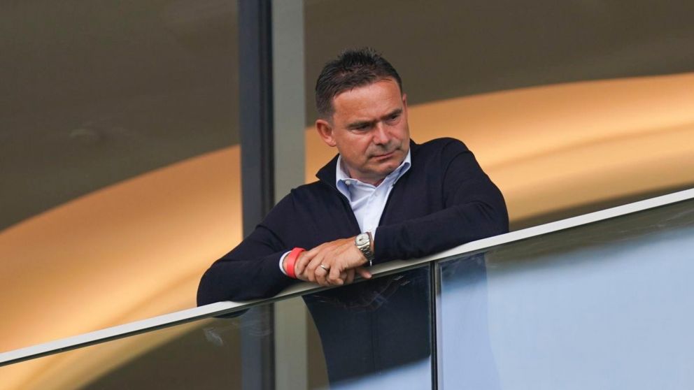 FIFA destruyó a Overmars, sancionado por acoso sexual, con un contundente comunicado