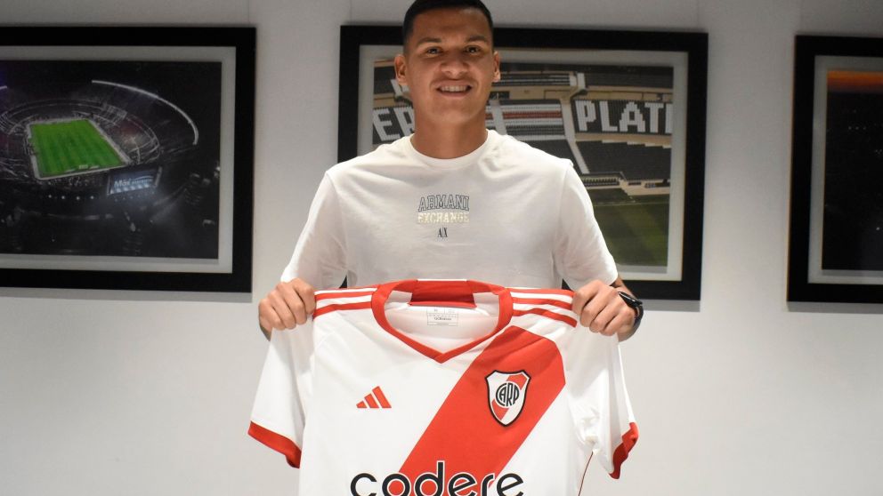 Andrés Herrera renovó con River hasta 2026 con una cláusula millonaria