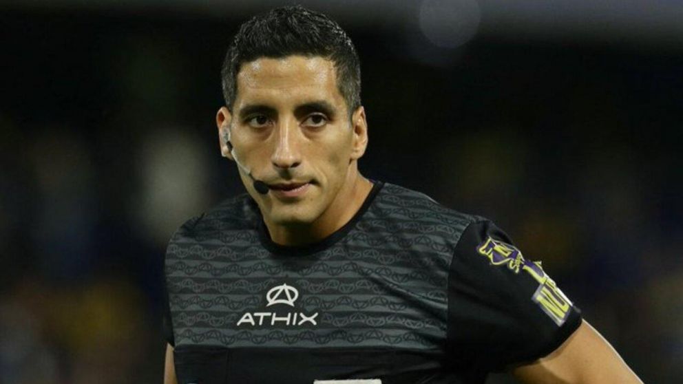 Yael Falcón Pérez dirigirá el Superclásico de la Copa de la Liga: sus antecedentes con River y Boca