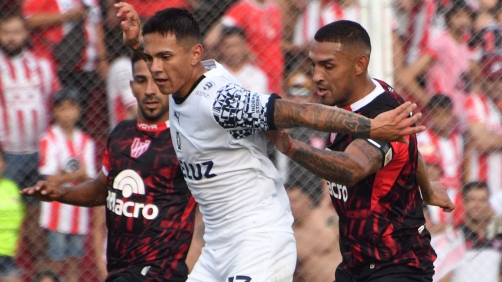 Sufre Tevez: Lucas Gonz�lez est� en duda en Independiente para el cl�sico con Racing