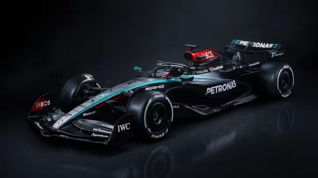 Mercedes presentó el W15: último auto de Hamilton antes de unirse a Ferrari