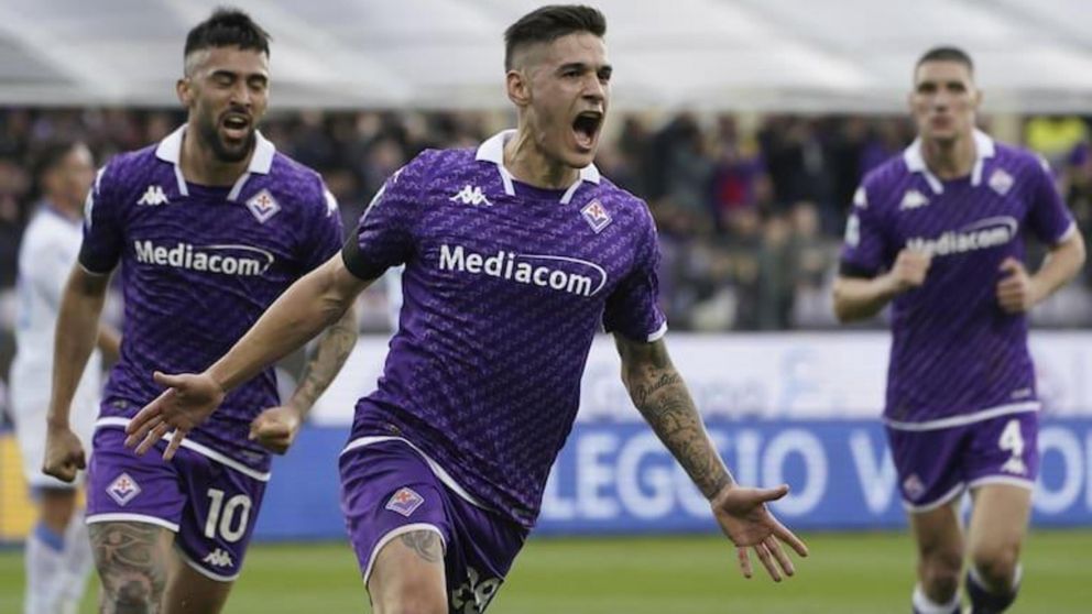 Fiorentina, con goles de Martínez Quarta y Nico González, aplastó a Frosinone