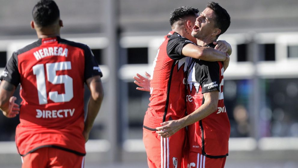 River es una máquina de ganar y golear: liquidó a Riestra y manda en la Copa de la Liga