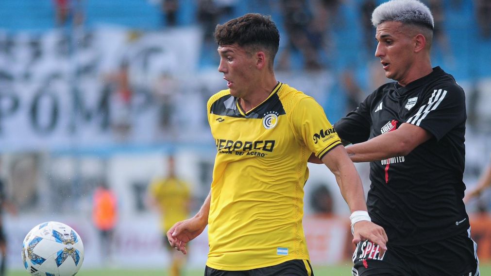 Riestra fue tendencia por el polémico penal para clasificar en la Copa Argentina: la reacción de los hinchas de River y el show de memes