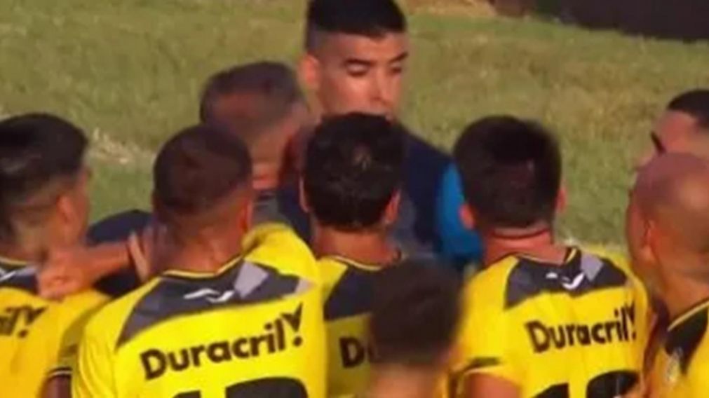 Escándalo en la Copa Argentina: Riestra le ganó a Comunicaciones con un polémico penal sobre el final