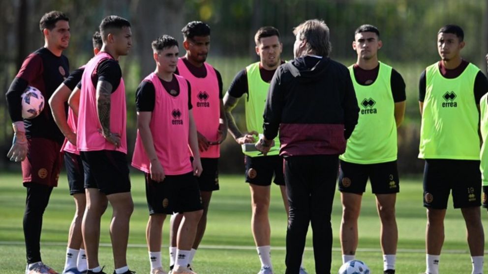 Arde Lanús: quiénes son los apuntados por los hinchas tras un mal comienzo en la Copa de la Liga