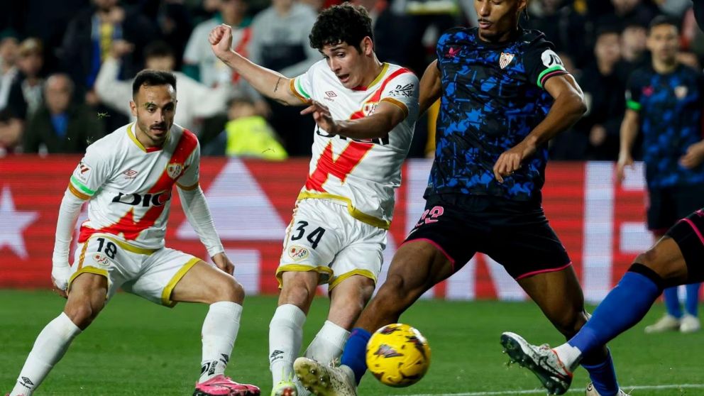 El indignante comentario de un rival tras el abuso que sufrió Lucas Ocampos: "En Argentina..."
