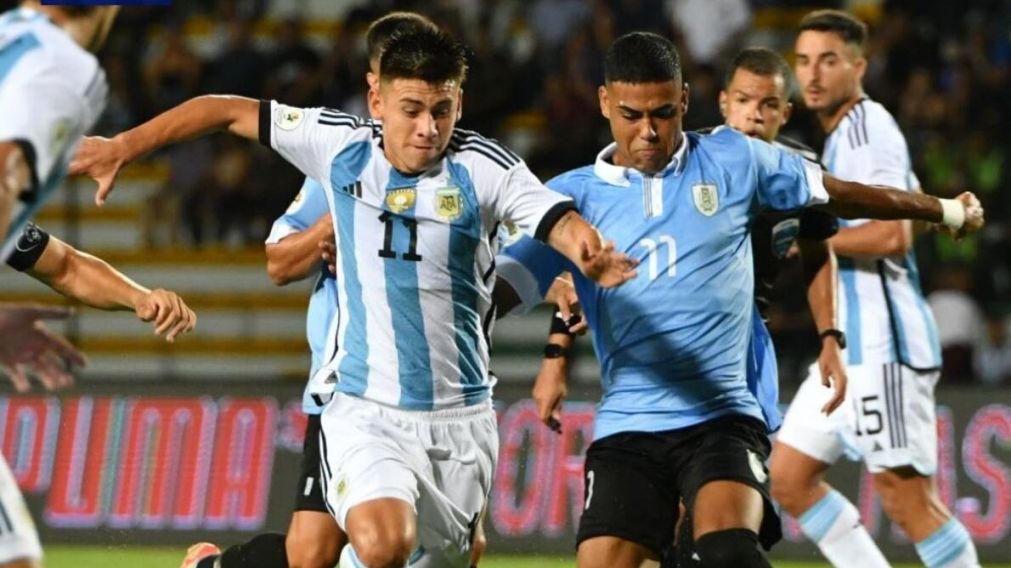 Argentina y Uruguay jugaron el mejor partido del Preol�mpico y se mataron a goles