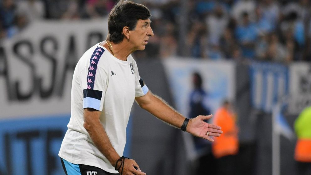 Sufre Costas: un titular de Racing se lesionó y no podrá estar por varios partidos
