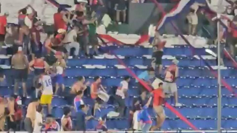 Dos facciones de la barra de Cerro Porteño desataron un caos en La Olla: increíble actitud de los jugadores locales