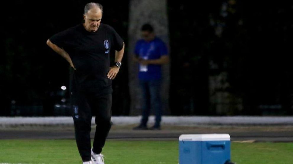 El picante cruce entre Marcelo Bielsa y un periodista tras la dura caída de Uruguay en el Preolímpico