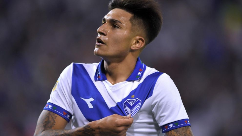 Vélez vendió a Santiago Castro al Bologna por una cifra millonaria