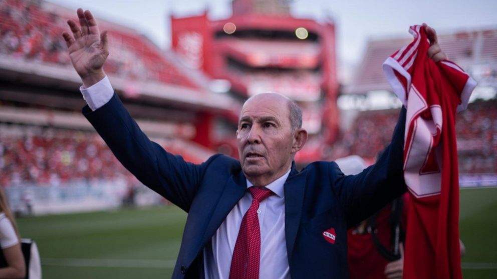 Ricardo Bochini cumple 70 a�os: la historia del 10 de Independiente que llen� de gloria a Avellaneda