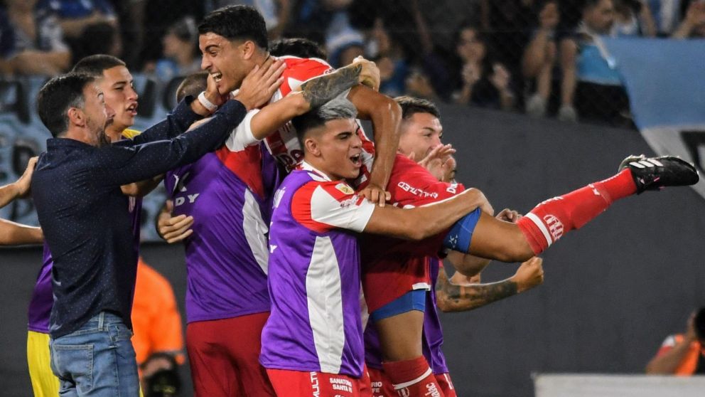 Uni�n de Santa Fe le dio un golpazo a Racing y le arruin� el debut en la Copa de la Liga Profesional