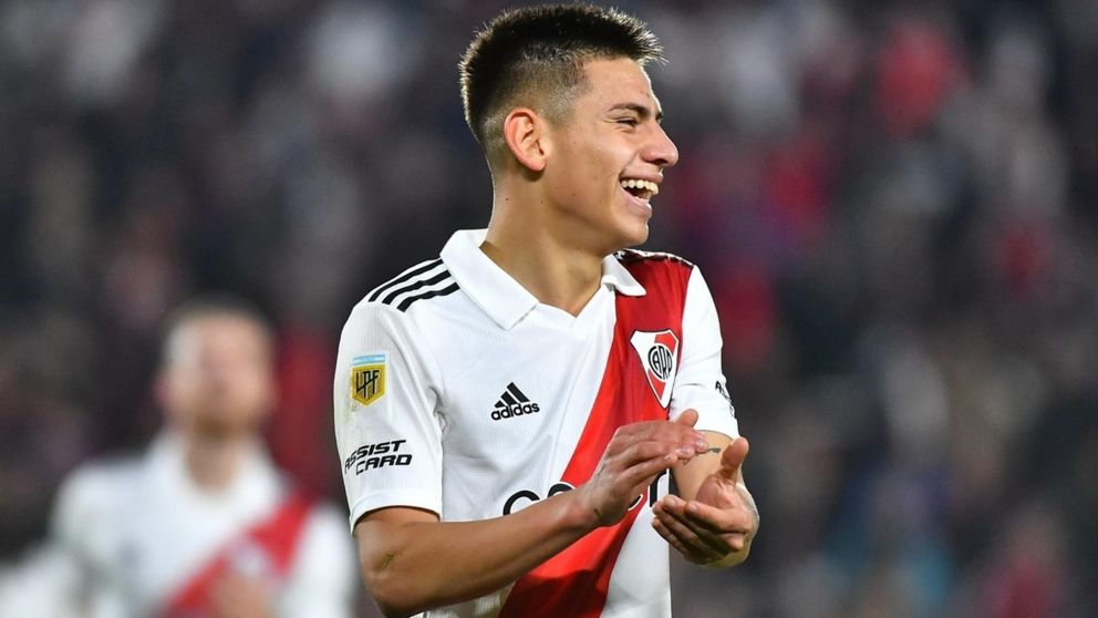 River y Manchester City oficializaron el pase de Claudio Echeverri