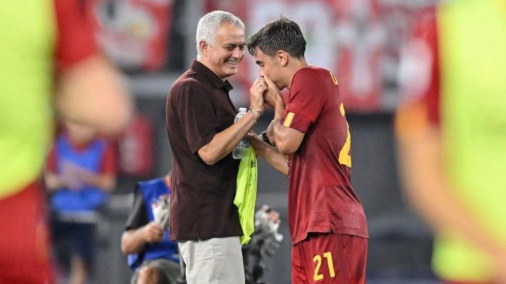 Sufre Dybala: Roma echó a Mourinho