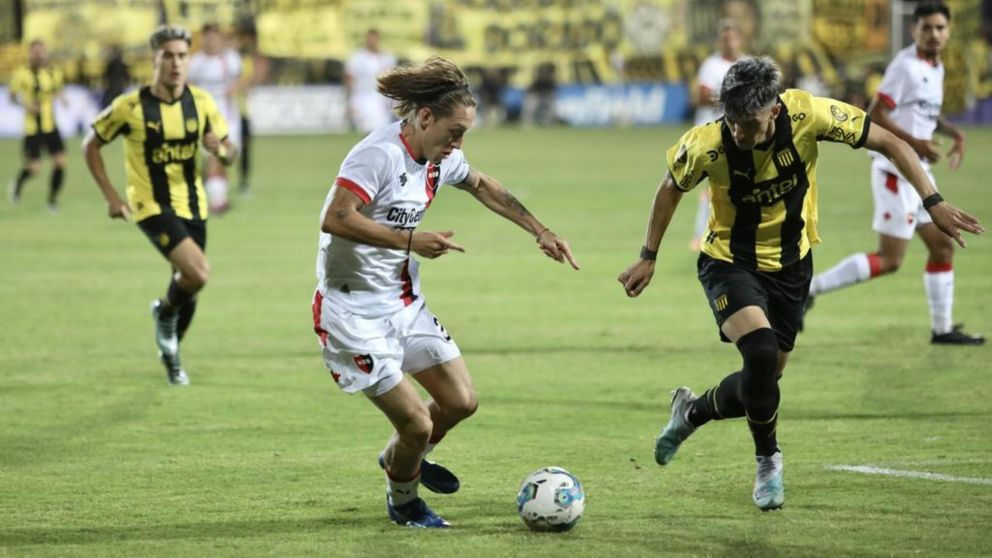 Newell's derrotó con lo justo a Peñarol por la "Serie Río de la Plata"