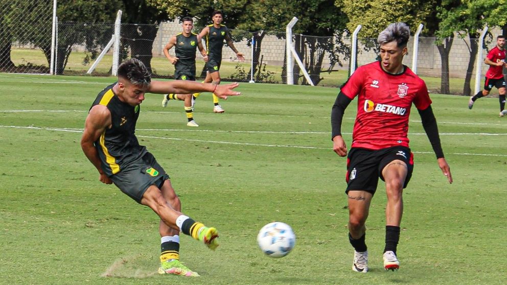 Victoria de Defensa y Justicia ante Melgar de Perú en un amistoso