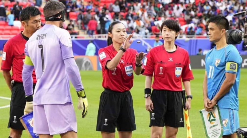 Yoshimi Yamashita hizo historia al ser la primera mujer en arbitrar un partido de Copa de Asia