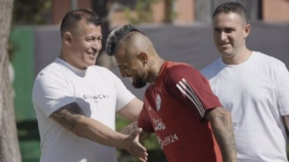 Arturo Vidal, cada vez más lejos de Boca: ahora puede irse al Colo Colo de Jorge Almirón