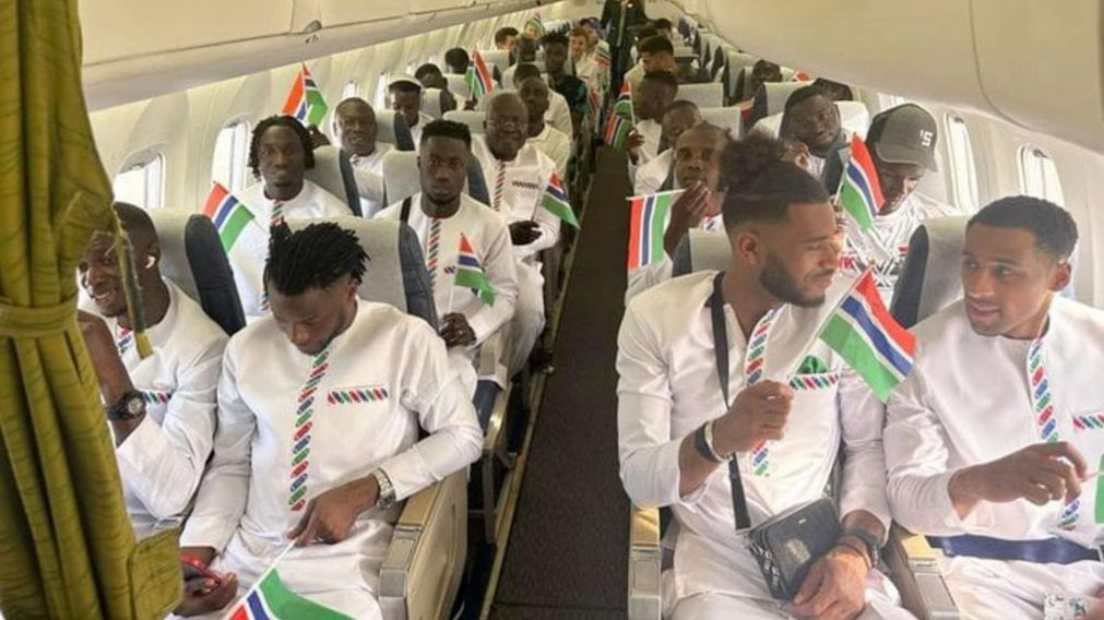 �Vivos de milagro!: El vuelo de la selecci�n de Gambia casi termina en una tragedia