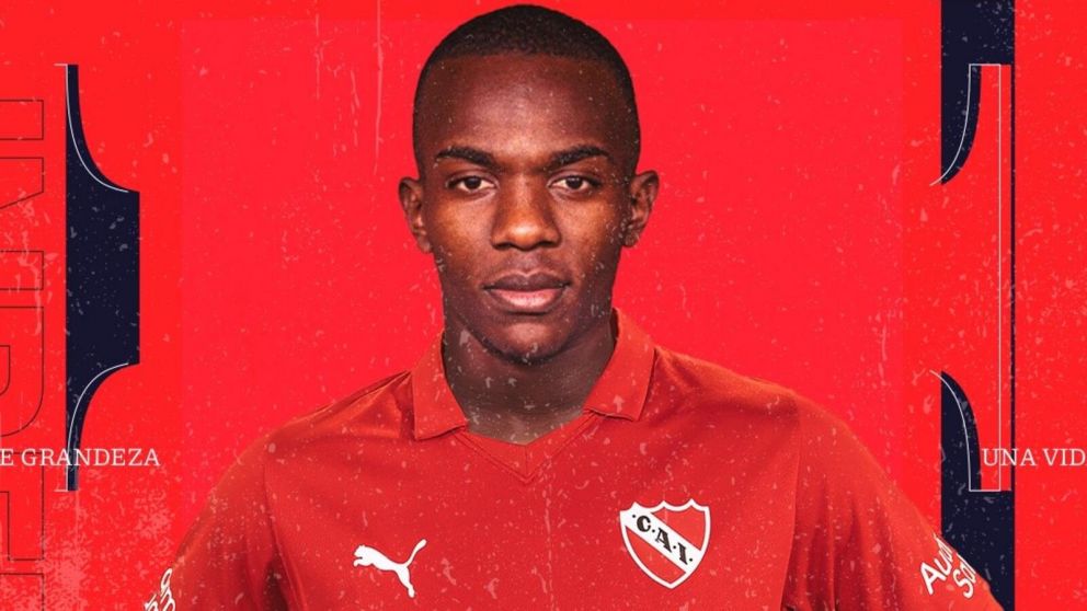 Video: Independiente presentó a Jhonny Quiñónez con una cargada para Racing