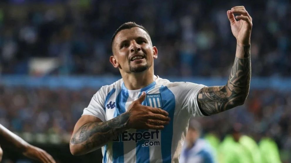 Vecchio rescindió con Racing y el representante brindó detalles de su salida