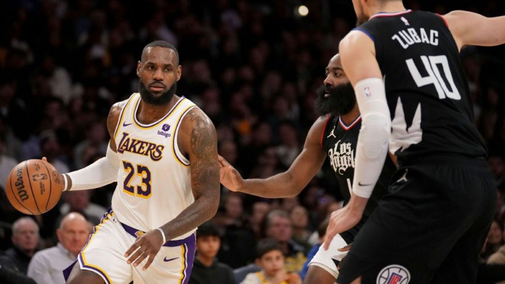 NBA: LeBron James guió a los Lakers a ganarle el clásico de Los Ángeles a los Clippers