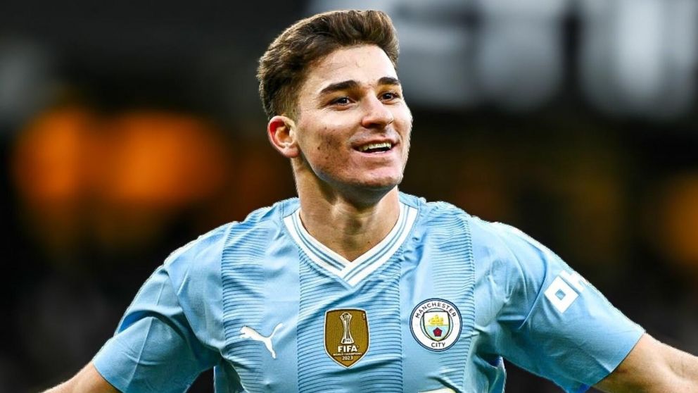 Julián Álvarez aportó su cuota goleadora para la victoria del Manchester City ante Huddersfield por la FA Cup