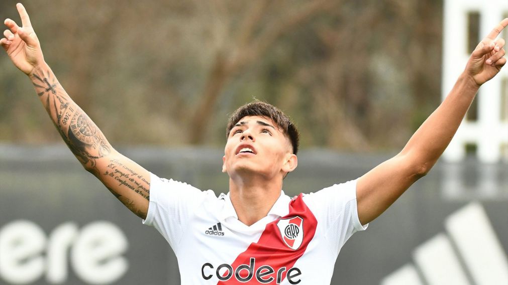 ¡Atento River!: Agustín Ruberto es seguido por dos gigantes de la Premier League