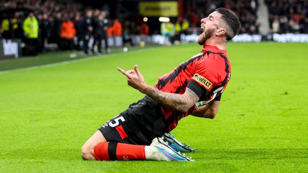 Marcos Senesi fue nominado a mejor jugador del mes en la Premier League