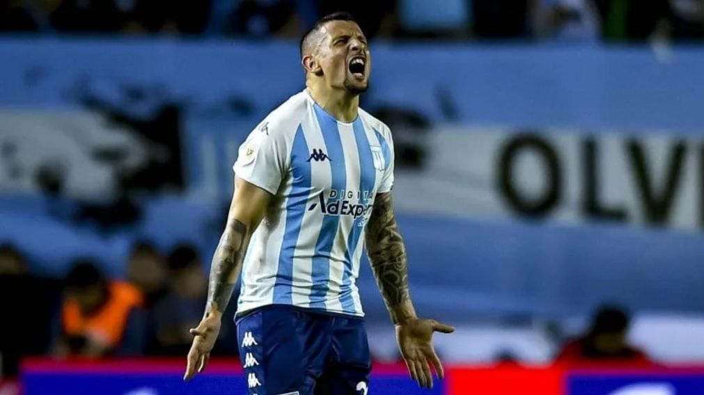 Racing en llamas con Vecchio porque sigue sin presentarse a entrenar
