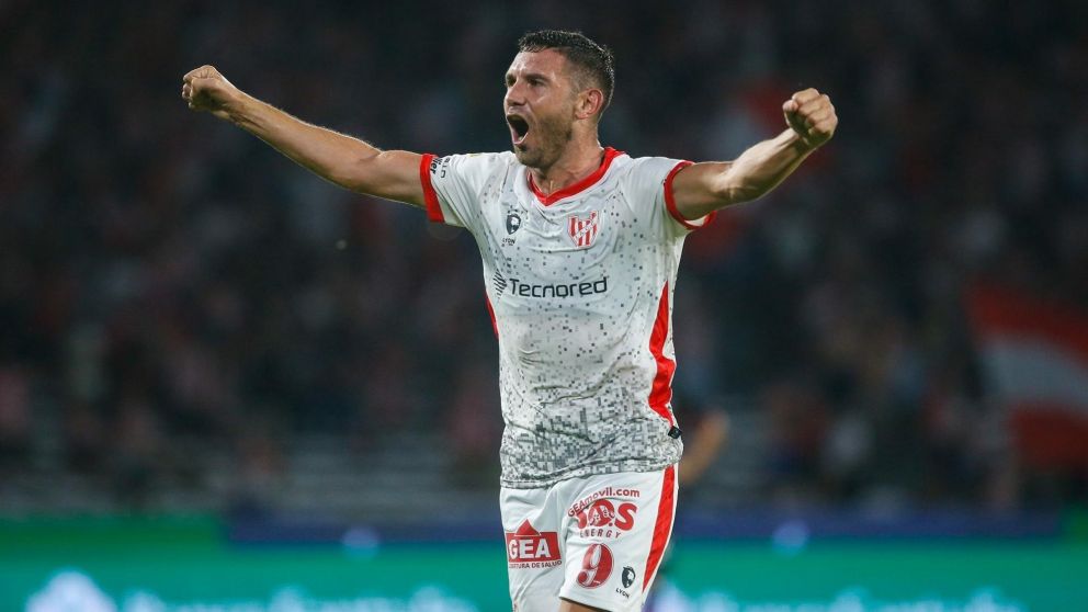 Sonríe Costas: Maravilla Martínez es nuevo jugador de Racing