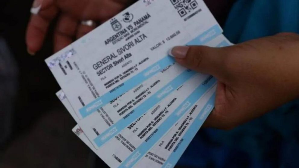 Javier Milei propuso legalizar la reventa de entradas en espectáculos deportivos