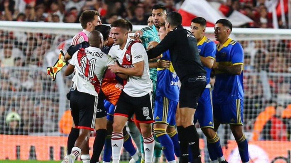 Pol�mica: Fernando Mitjans, presidente del Tribunal de Disciplina, explic� las leves sanciones del Supercl�sico