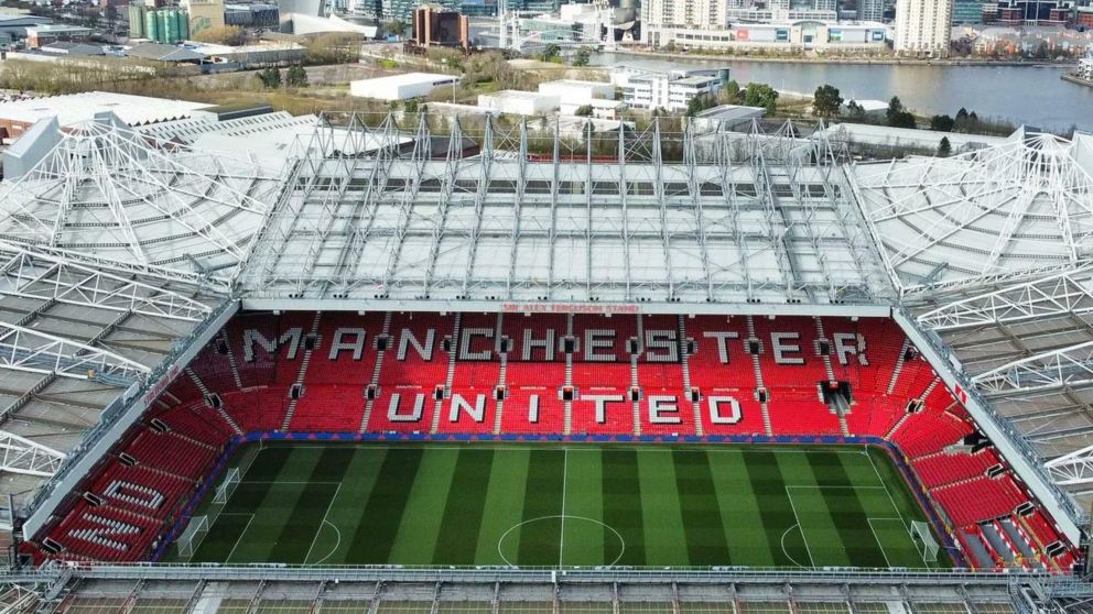 Arde Manchester United: quieren demoler el Old Trafford