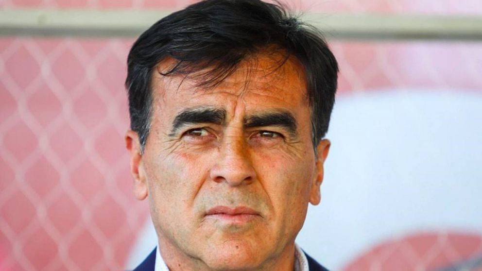 Luego de la negativa de Milito, Vélez anunció a Gustavo Quinteros como su nuevo DT