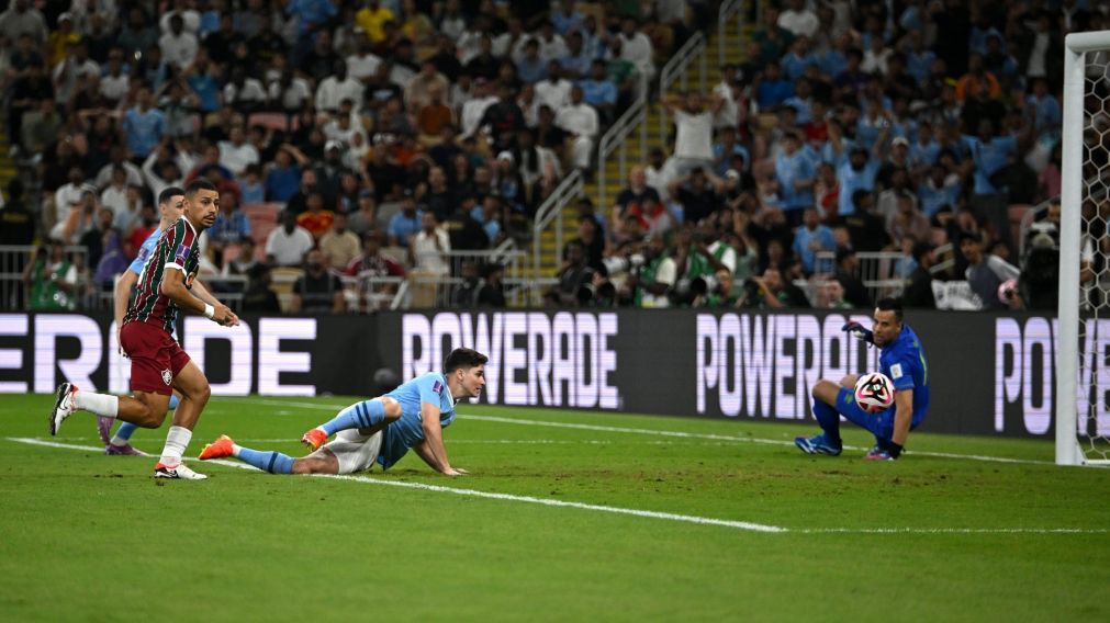 Igual al de Messi: el gol de pecho de Julián Álvarez en la final del Mundial de Clubes