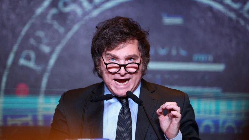 Javier Milei le abrió la puerta a las sociedades anónimas en el fútbol argentino