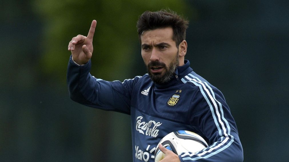 Lavezzi ya está en la Argentina para ser atendido tras un confuso episodio en Punta del Este
