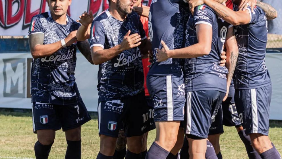 ABRAZOS DE GOL. LOS MISMOS AHORA SERÁN EN OTRA DIVISIÓN.