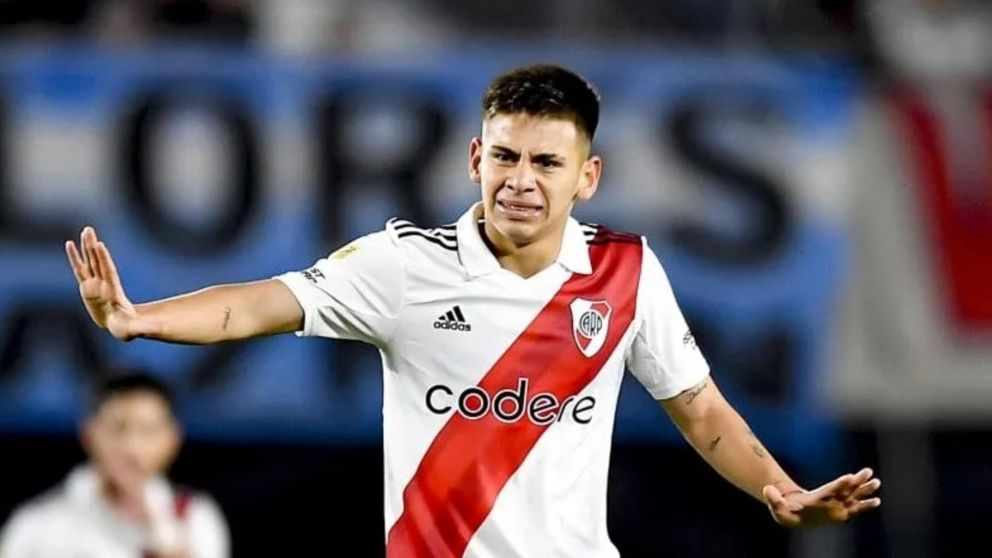 Xavi elogió a Echeverri y en River temen que el Barcelona se lo lleve ya