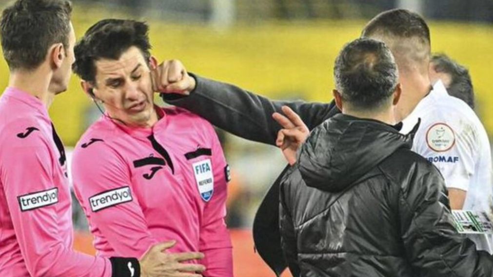 ¡Escándalo en Turquía!: el Presidente de un club noqueó a un árbitro tras el empate del equipo rival