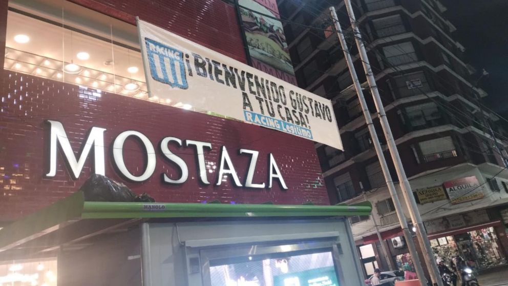 Racing hoy: los pasacalles que aparecieron en Avellaneda pidiendo por un entrenador