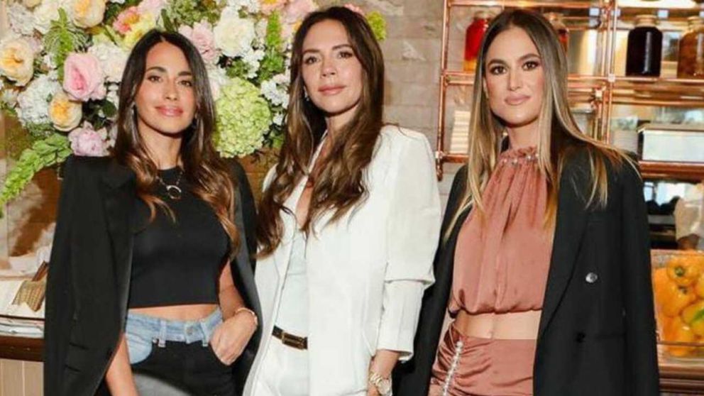 Antonela Roccuzzo estuvo con Victoria Beckham y la imagen se hizo viral en Instagram