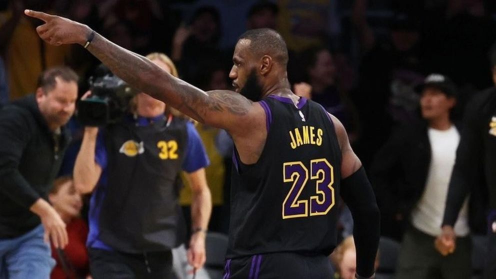 Copa de la NBA: Lakers vencieron a los Suns y están en las semifinales