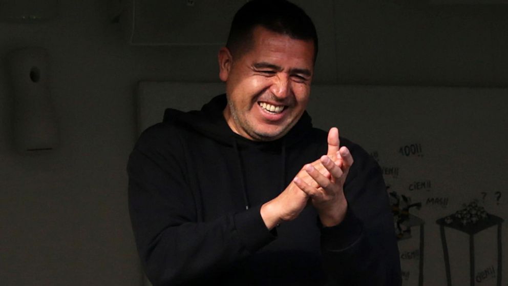 Riquelme se une a los hinchas de Boca en la movilización hacia la Bombonera